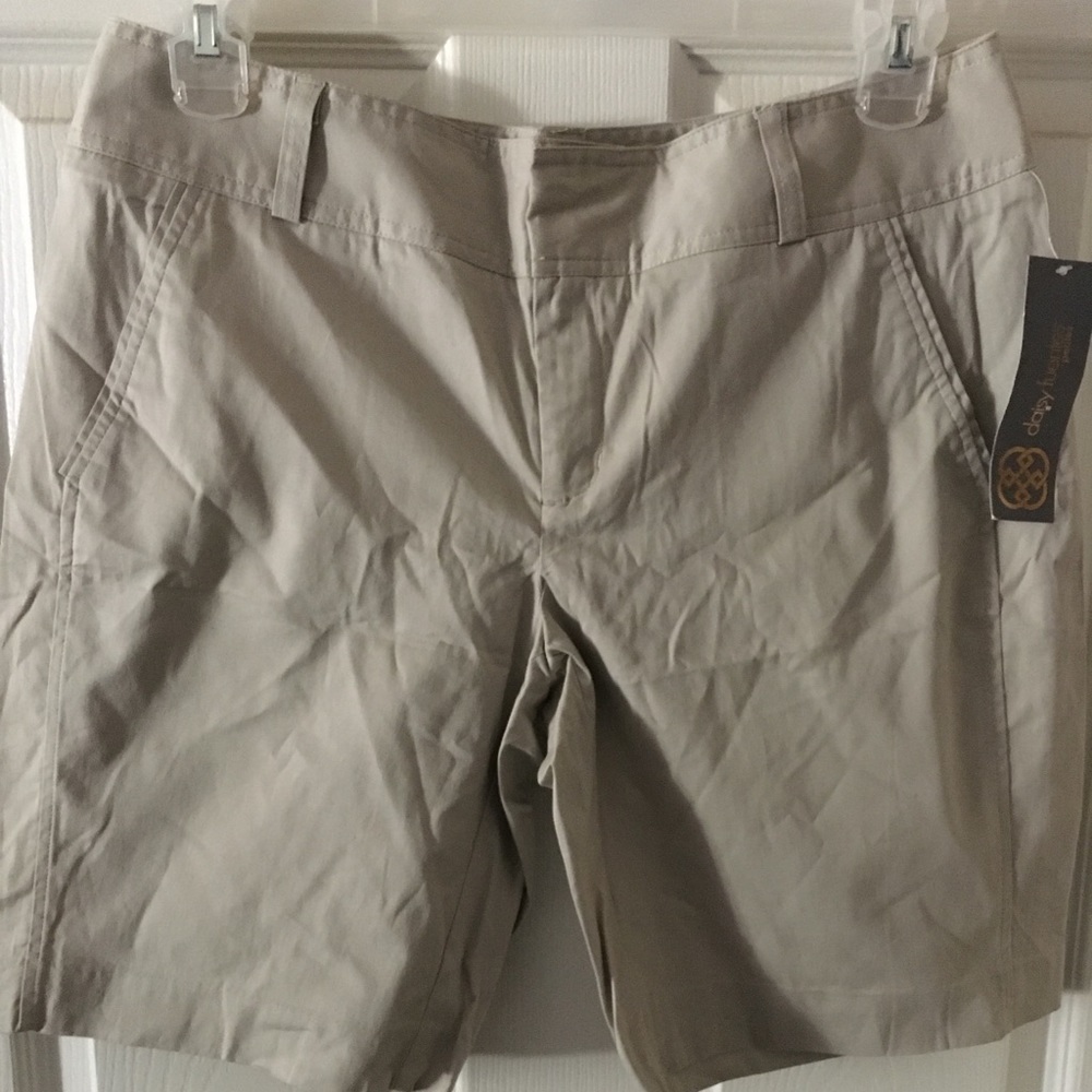 Daisy Fuentes Petites Bermuda Shorts Sz.12P
